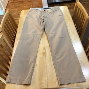 Men’s tan pants